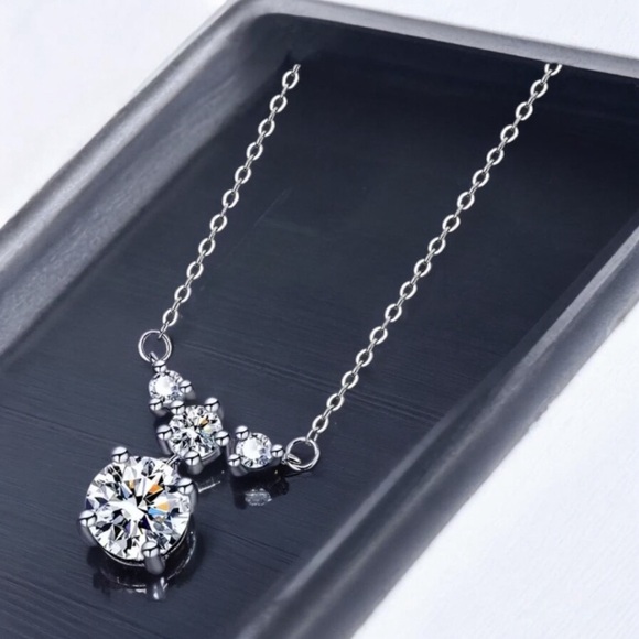 Moissanite Starry S925 Sterling Silver necklace. New. - Picture 2 of 9